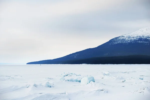 Cresta Presión Hielo Bahía Kandalaksha Bajo Cielo Tormenta Nubes Noche —  Fotos de Stock