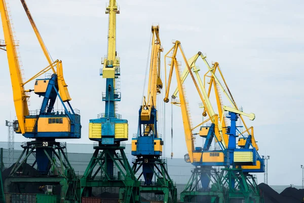 Портовые Краны Крупным Планом Рижский Порт Латвия — стоковое фото