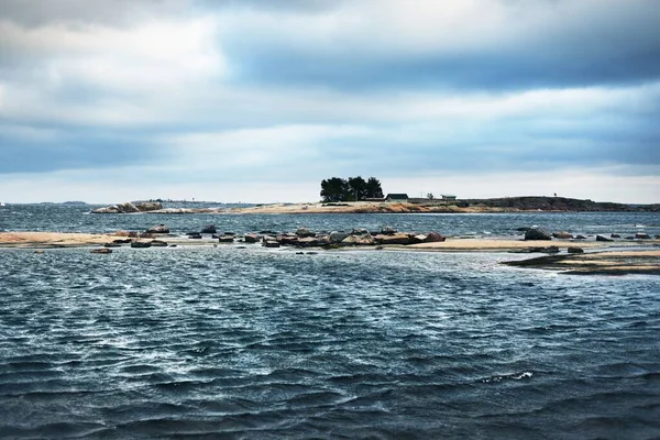 Casa Velha Árvores Costa Rochosa Mar Península Hanko Golfo Finlândia — Fotografia de Stock