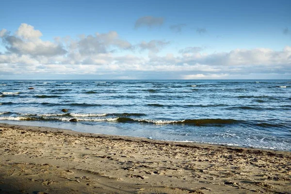 Panoramautsikt Över Östersjön Vintern Klarblå Himmel Med Glödande Cumulusmoln Vattenytans — Stockfoto