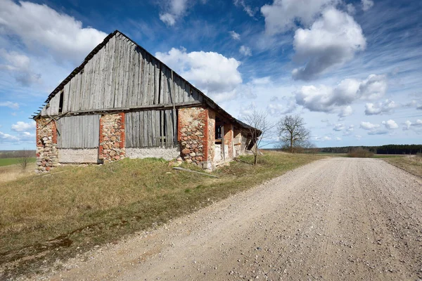 Starý Opuštěný Tradiční Cihlový Dům Kůlna Pohled Zblízka Auta Špinavá — Stock fotografie