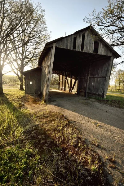 Stara Opuszczona Rustykalna Drewniana Szopa Zbliżenie Rolnictwo Przemysł Rolniczy Architektura — Zdjęcie stockowe