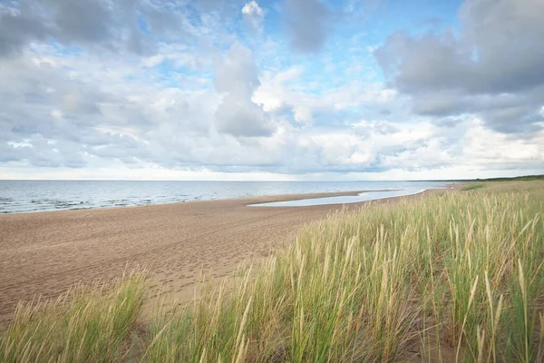 Blauer Himmel Mit Vielen Kumuluswolken Über Der Ostsee Nach Einem — Stockfoto