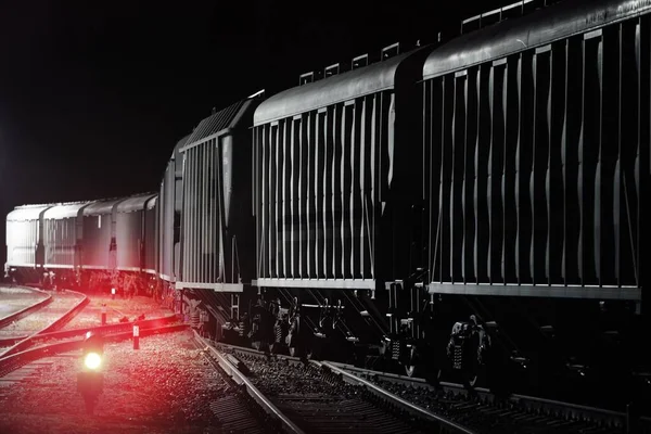 Large Cargo Train Goods Leaving Terminal Night Wagons Containers Close — Stock Photo, Image