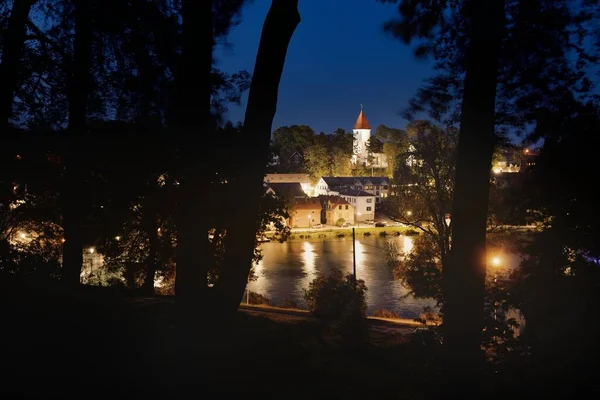 Paysage Urbain Éclairé Nuit Clocher Église Flèche Gros Plan Vieille — Photo