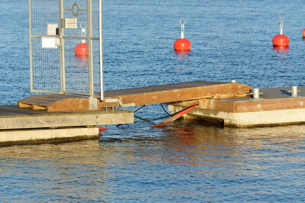 Orangefarbene Ankerbojen Und Rettungsringe Neuen Yachthafen Marina Nahaufnahme Oberflächenstruktur Des — Stockfoto