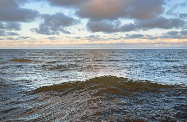 Vista Panorâmica Mar Báltico Aberto Pôr Sol Céu Dramático Com — Fotografia de Stock