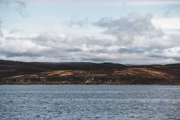 Vista Panorámica Las Costas Rocosas Tarbert Bajo Cielo Dramático Escocia — Foto de Stock