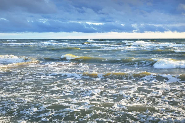 Балтійське Море Після Грози Заході Сонця Вентшпілс Латвія Яскраві Сяючі — стокове фото