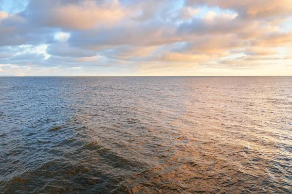 Panoramautsikt Över Det Öppna Östersjön Vid Solnedgången Dramatisk Himmel Med — Stockfoto