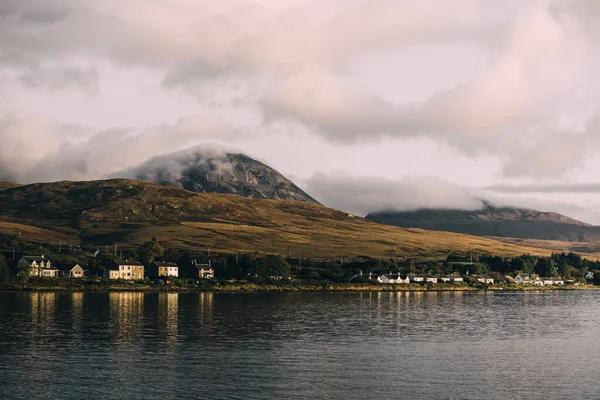 Jura Papaları Nın Yakınlarındaki Vadiyi Renkli Fırtınalı Günbatımı Altında Panoramik — Stok fotoğraf