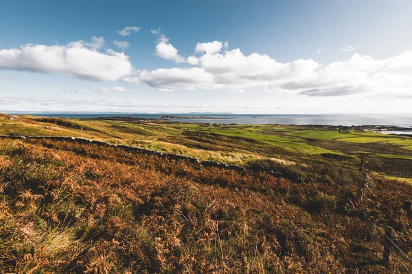 Panoramablick Auf Die Täler Hügel Und Felsigen Küsten Der Insel — Stockfoto