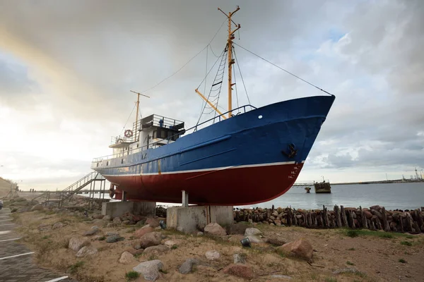 Vechea Barcă Pescuit Muzeu Aproape Marea Baltică Ventspils Letonia Dramatic — Fotografie, imagine de stoc