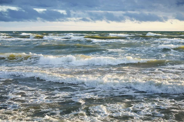Балтійське Море Після Грози Заході Сонця Вентшпілс Латвія Яскраві Сяючі — стокове фото