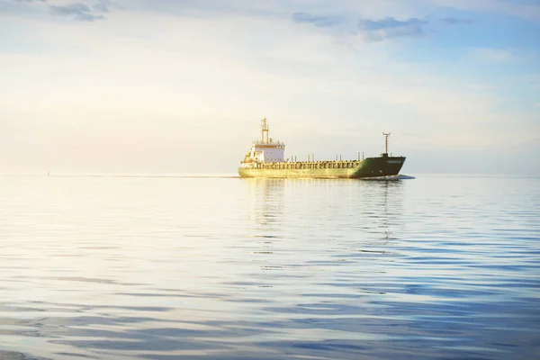 Large Green Cargo Ship Sailing Open Sea Sunset Colorful Glowing — Stock Photo, Image