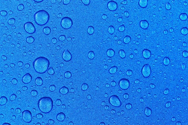明亮的蓝色背景 晶莹的水滴 摘要图案 概念艺术 亮晶晶 油漆纹理 图形资源 宏观摄影 水处理 — 图库照片