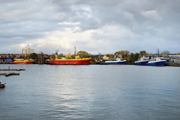 Small Ship Boat Moored Pier Fishing Harbor Sunset Ventspils Latvia — Stock Photo, Image