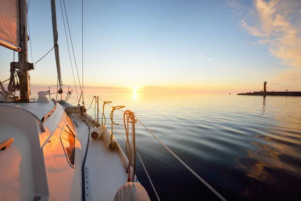 White Yacht Sailing Rain Sunset Close View Deck Bow Clear — Stock Photo, Image