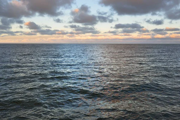 Panoramautsikt Över Det Öppna Östersjön Vid Solnedgången Dramatisk Himmel Med — Stockfoto