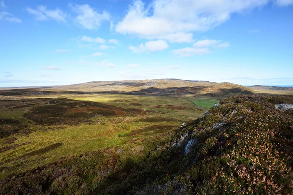 Luchtfoto Van Rotsachtige Kusten Valleien Heuvels Van Het Eiland Islay — Stockfoto