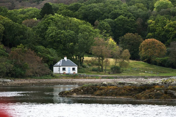 Vista Panorámica Las Costas Rocosas Kyles Bute Desde Agua Colinas —  Fotos de Stock