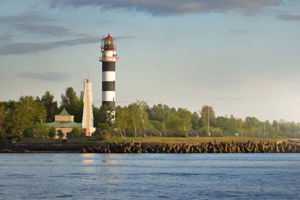 Vecchio Faro Indicatore Distanza Frangiflutti Tramonto Mar Baltico Riga Lettonia — Foto Stock