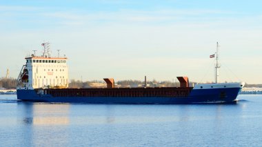 Kargo gemisi bırakarak bağlantı noktası