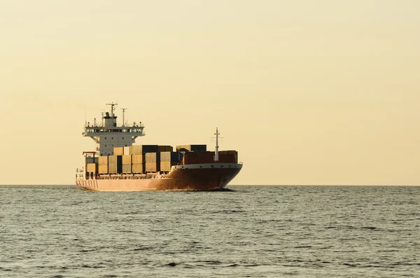 Navio contentor de carga vela — Fotografia de Stock