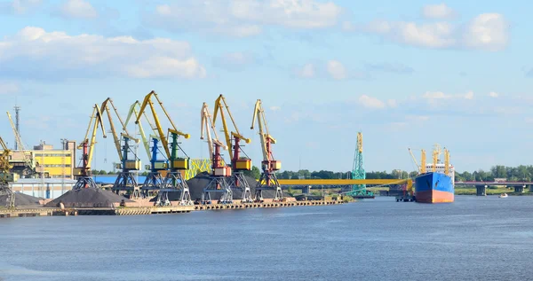 Ventspils terminal in cargo port — Stock Photo, Image