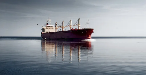 Cargo ship sailing — Stock Photo, Image