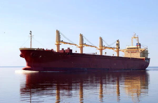 Cargo ship sailing — Stock Photo, Image