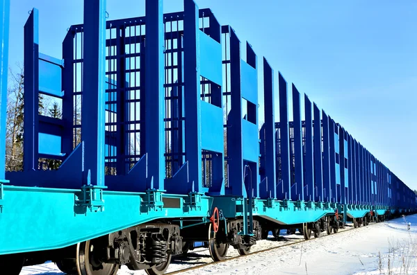Blauwe vracht trein onderweg — Stockfoto
