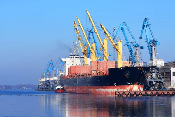 Cargo ship in cargo terminal of Riga — Stock Photo, Image