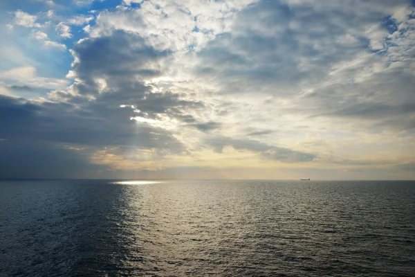 美丽的大海中的日出 — 图库照片