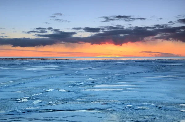 Pôr do sol colorido no Mar Báltico Fotografia De Stock