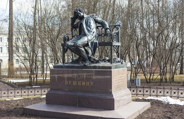 Monumento a Alexander Pushkin. Tsarskoye Selo . — Fotografia de Stock