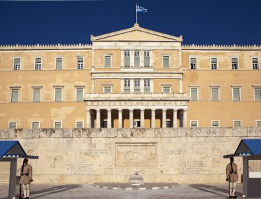 Atina, Yunanistan - 5 Mayıs 2016: Fotoğraf onur bekçi Parlemento Binası.