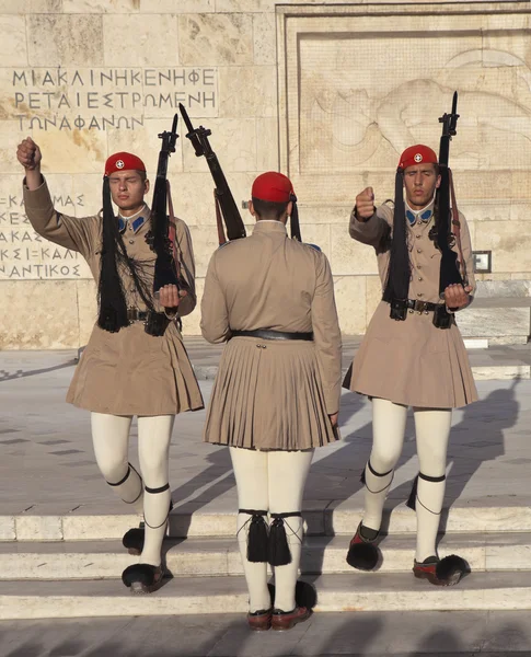 ATHENS, GREECE - MAY 5, 2016: Photo of Honor guard at the Parliament Building. — Stock Photo, Image