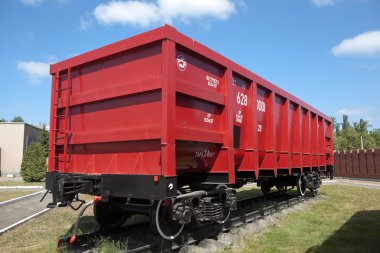 Nizhniy Tagil, Rusya - 1 Haziran 2016: Kırmızı fotoğraf yük vagonu, model 12-175. 
