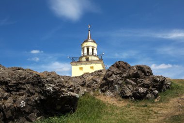 Dağ manzarası bir kule ile. Sverdlovsk bölge, Nizhny Tagil. Rusya.