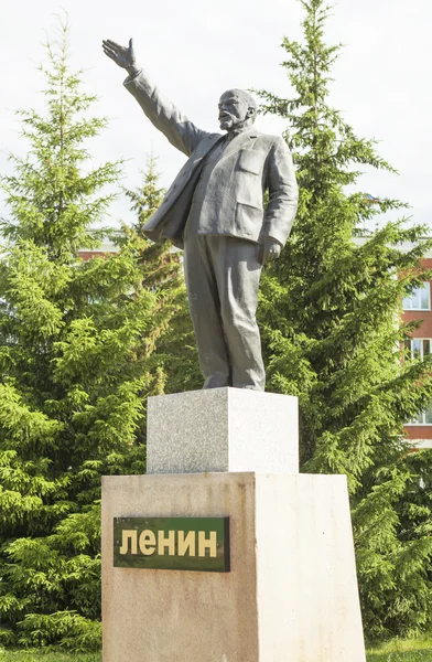 Nevyansk Ryssland Juni 2016 Brons Skulptur Man Full Tillväxt Sockel — Stockfoto