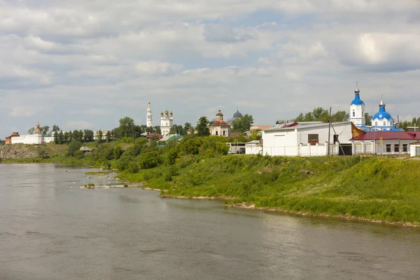 Verkhoturye Rusia Junio 2016 Edificios Piedra Con Torres Cúpulas Situados — Foto de Stock