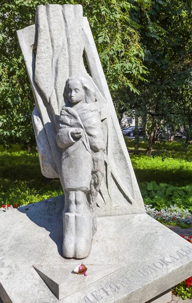 СПЕТЕРБУРГ, РОССИЯ - 27 июля 2016 года: Фото памятника детям блокадного Ленинграда . — стоковое фото