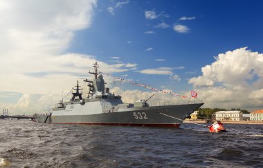 St Petersburg, Rusya - 31 Temmuz 2016:, Fotoğraf savaş gemileri Deniz Kuvvetleri günü geçit.