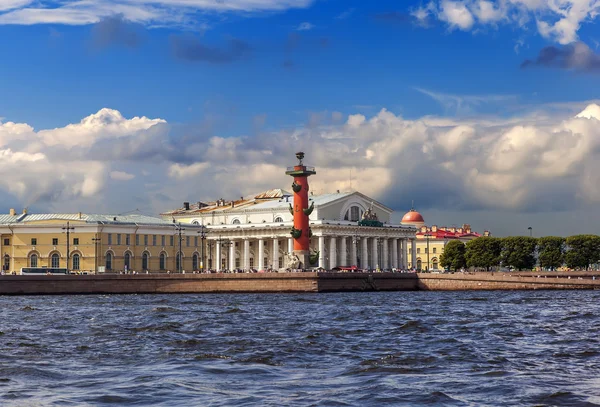水翼艇在涅瓦河上的俄罗斯圣彼得堡-2016 年 7 月 31 日︰ 照片. — 图库照片