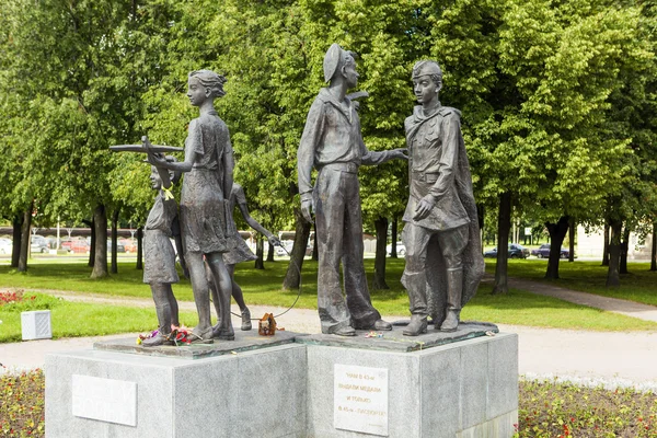 St. Petersburg, Rusya - 02 Ağustos 2016: Anıt "çocuklar savaş fotoğrafı." — Stok fotoğraf