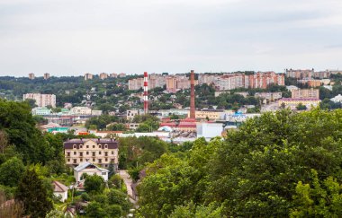 Nogin caddesindeki anıt meydanının gözlem güvertesinden Dinyeper bölgesinin görüntüsü. Smolensk 'te. Çekim tarihi: 10 Temmuz 2020