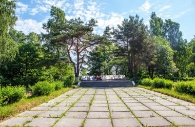 1921 Kronstadt ayaklanması ve Büyük Vatanseverlik Savaşı sırasında iç savaşta ölen Kızıl Ordu ve Deniz Kuvvetleri askerlerinin anısına. 