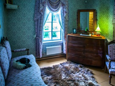 Nekrasov 'un karısının odasının içinde. Adsız Alkolikler Müzesi Nekrasov. Chudovo şehri. Novgorod bölgesi. Çekim tarihi 12 Eylül 2020