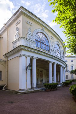 Pavlovsk Müzesi 'ndeki Gonzago Galerisi' nin manzarası. Pavlovsk 'ta. St. Petersburg 'da. Rusya. Çekim tarihi 8 Ağustos 2020.